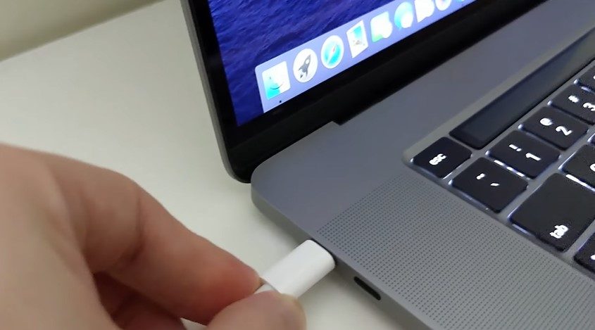 How to Charge a MacBook Correctly
