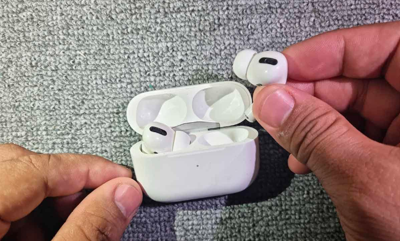 Keep the AirPods in this Case, make sure the Lid is closed
