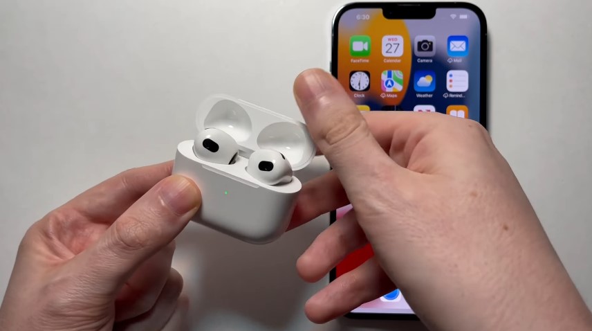 Open the lid of your Airpods case
